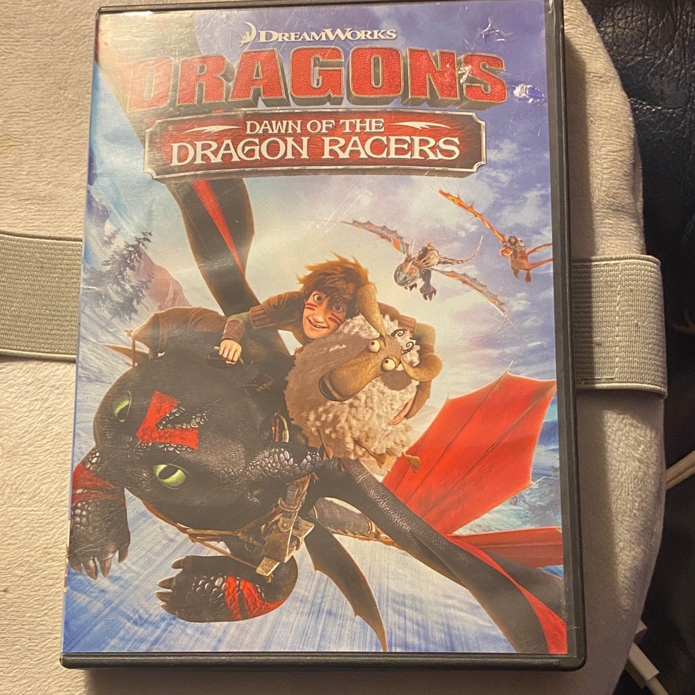 DreamWorks Dragons: Dawn of the Dragon Racers DVD